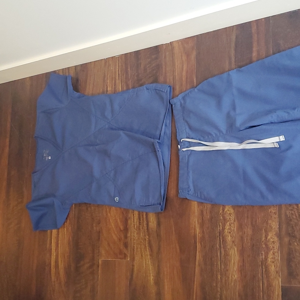 Wondering Scrub set